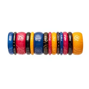 Brazalete Redondo de Resina Artesanal con Diseño Artístico y Patrón Colorido para Mujeres y Niñas, Regalo para Fiestas y Bodas, Colección Hecha a Mano - Product Image 1
