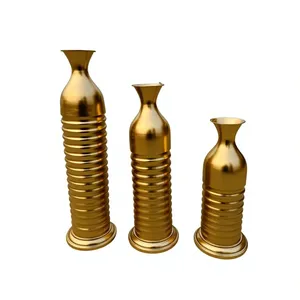 Macetero de Lujo para Piso con Acabado Dorado, Moderno y Decorativo, para Plantas Artificiales, Decoración para Sala de Estar y Hogar - Product Image 1