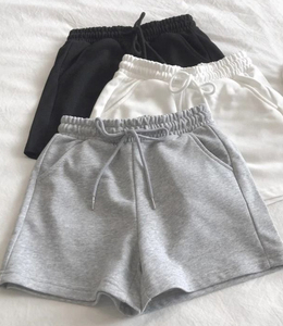 Shorts de survêtement noirs vierges pour hommes, vente en gros, taille élastique personnalisable, style streetwear, confortables, en coton bouclette, pour le sport et la détente - Product Image 5