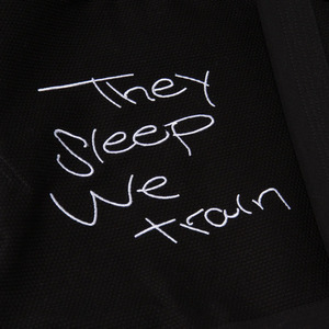 Kimono de Jiu-Jitsu Noir de Qualité Professionnelle en Coton Léger – Ensemble d'Entraînement de Grappling pour Hommes, Femmes et Adultes - Product Image 6