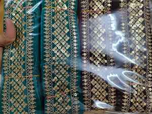 Encaje bordado de primera calidad con un elegante diseño floral, perfecto para decorar saris, lehengas y vestidos. - Product Image 3