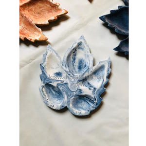 Plateau de service luxueux en résine fait à la main Accents de feuilles Plateau décoratif standard pour la restauration Tables à manger pour fêtes de mariage - Product Image 3