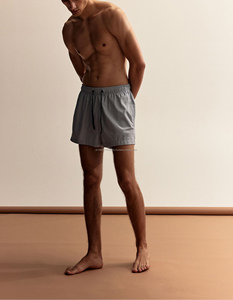 กางเกงขาสั้นตาข่ายสำหรับออกกำลังกายมีขอบสองด้านลึกมีกระเป๋าแบบธรรมดาสำหรับผู้ชายกางเกงขาสั้นผ้าตาข่ายแบบตัดเย็บด้วยการออกแบบและปักตามต้องการ - Product Image 5