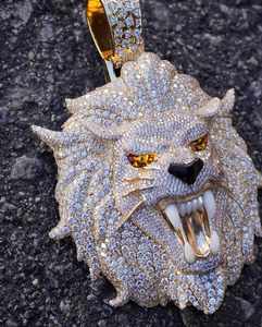 Colgante de León Hip Hop Personalizado 3D con Diseño Novedoso, Moissanita Iced Out y Cadena de Eslabones S925, Diamante VVS - Product Image 3