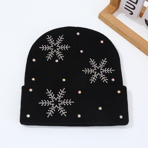 Gorro de Punto Acrílico Personalizado con Diseño de Copo de Nieve y Pedrería, Cálido para Invierno, Unisex, para Esquí y Viajes - Product Image 3