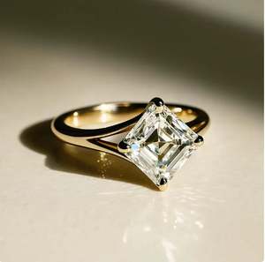 Anillo de Compromiso, Boda o Aniversario de Lujo con Moissanita Corte Asscher de 4 Quilates, Plata 925, Solitario de Tallo Dividido - Product Image 2