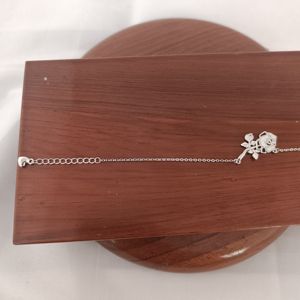 Bracelet à breloques en forme de rose en argent sterling 925, finition rhodiée, bracelet chaîne minimaliste à motif floral, bijoux élégants pour femmes - Product Image 2