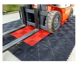 Baldosas Modulares Rígidas de PVC para Piso de Garaje y Lavadero de Autos, Diseño Antideslizante Moderno, con Sistema de Drenaje - Product Image 1