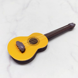 Mini guitarra de madera, instrumento de juguete tallado con temática musical, decoración, accesorio para casa de muñecas, regalo de recuerdo para mayores de 14 años - Product Image 5