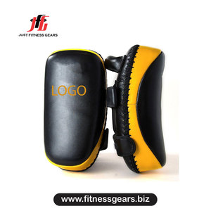 Pad thaïlandais en cuir pour entraînement de Muay Thai et Kickboxing avec fermeture Velcro, design rouge et blanc - Product Image 3