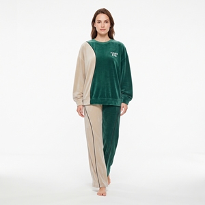 Conjunto Deportivo de Dos Piezas de Terciopelo Personalizado para Mujer, Top Bordado con Bloques de Color y Cuello Redondo, Pantalones Jogger, Chándal de Invierno - Product Image 3