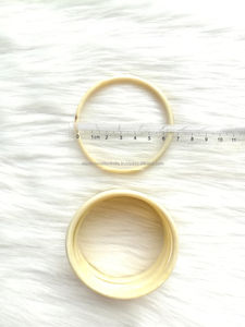 Brazalete de cuerno de búfalo hecho a mano de alta calidad para mujer tallado en Feng Shui y estilos de amor - Product Image 4