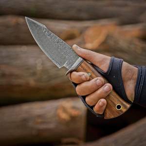 มีดล่าสัตว์เหล็กดามัสกัสทำมือ ด้ามไม้ปักก้า ขอบมีดเฉียง รับผลิตแบบ DIY OEM ODM OBM สำหรับใช้ในชีวิตประจำวัน ตั้งแคมป์ และกิจกรรมกลางแจ้ง - Product Image 3