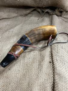 Cuerno de Bebedero Natural de Alta Calidad con Correa de Cuero Cosida, Soporte para Colgar, Sin Olor, a Prueba de Fugas, Personalizado, Estilo Vikingo Artesanal - Product Image 6