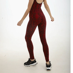 Mono de yoga sin costuras con estampado rojo para mujer, cuello en V profundo, tirantes finos, elástico en cuatro direcciones, RTS Wholesale AS-YJ-507 - Product Image 6