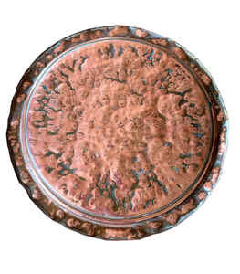 Assiette de présentation en cuivre pour décoration de table de mariage de luxe, rehaussant la présentation des repas avec une élégance intemporelle. - Product Image 6