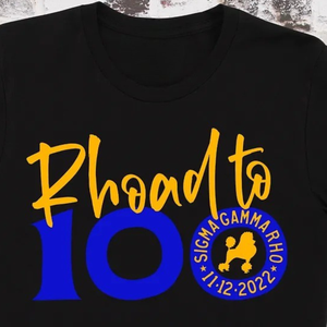 เสื้อยืด Rhoad to 100 สีขาว พิมพ์ลายกรีกแบบกำหนดเอง เสื้อยืดแขนสั้น คอกลม ลำลอง แฟชั่นฤดูร้อนสำหรับชมรมนักศึกษา - Product Image 3