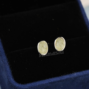 Élégantes boucles d'oreilles clous en verre brut du désert libyen |   Bijoux faits à la main en argent sterling |   Pierre précieuse naturelle authentique en cristal - Product Image 4