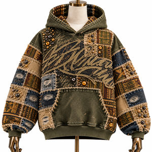 เสื้อแจ็คเก็ตเดนิมแบบมีฮู้ดสำหรับผู้ชาย ผลิตตามสั่ง OEM ตกแต่งด้วยผ้าปะติดปะต่อ สไตล์สตรีทแวร์ ลายหน้ากากแอฟริกันประดับลูกปัด เหมาะสำหรับใส่ในฤดูใบไม้ร่วง ผลิตจากผ้าฝ้ายผสมโพลีเอสเตอร์ - Product Image 4