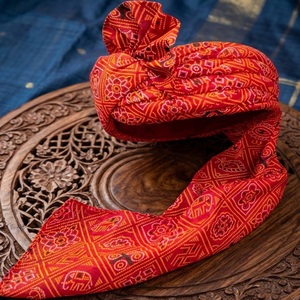 Turbante Tradicional Bandhani para Novio, Rojo y Naranja, Safa Rajasthani, Pagri de Boda Marwari con Motivos de Swastika, Estilo Jaipuri Bandhej - Product Image 3