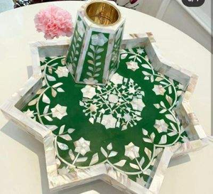Lámpara de Sal Ecológica Premium en Elegante Caja de Madera con Diseño de Flores Talladas, Personalizable para Uso Doméstico y Comercial en Emiratos Árabes Unidos/Arabia Saudita - Product Image 1