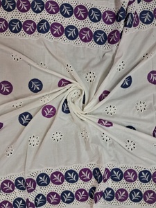 Suministro al por mayor de tela de algodón blanca con doble borde, con bordado de hojas Schiffli y calado para moda étnica - Product Image 5