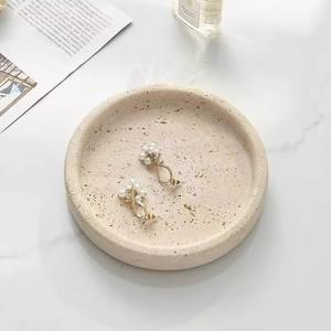 Plateau décoratif rond Zen pour organiser le bureau, design minimaliste fait main, plateau de service uni pour la présentation de bijoux - Product Image 6
