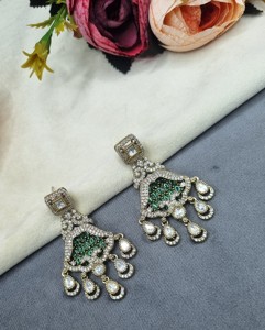 Pendientes colgantes Kundan con incrustaciones de piedras cuadradas de diseño, pendientes Kundan chapados en oro antiguo para mujer, fabricante de pendientes de boda. - Product Image 2