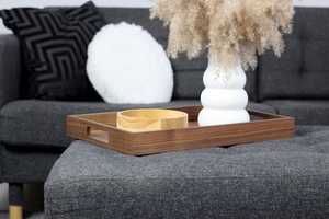 Plateau de service rectangulaire moderne de luxe en bois d'acacia, compatible lave-vaisselle, pour collations, café, repas, vaisselle de table et bureau, personnalisable, individuel - Product Image 4