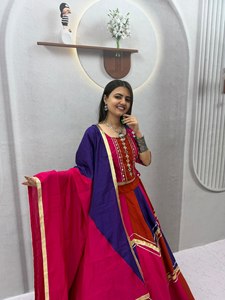 Conjunto de Lehenga Tradicional Indio-Pakistaní para Mujer, de Seda Romana, Largo hasta el Suelo, Corte Holgado, Multicolor, con Borde Dorado, Muestra de 7 Días - Product Image 2