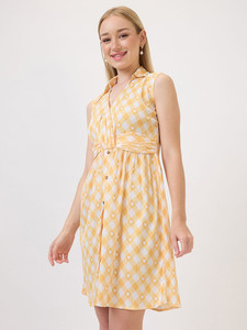 Venta al por mayor: Vestido formal amarillo con estampado floral, cuello, sin mangas, largo midi, bajo acampanado, de georgette, lavable, natural. - Product Image 2