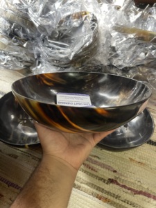 Bol à salade en corne de buffle de style américain, léger, poli à la main, écologique, jetable et compatible lave-vaisselle de ILAHI - Product Image 2