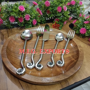 Juego de Cubiertos de Acero Inoxidable con Mango Único Hecho a Mano, Diseño en Espiral, Estilo Vintage, para Hogar y Restaurante, 5 Piezas - Product Image 2