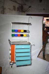 Chariot utilitaire d'hôpital avec bacs et tiroirs colorés, cadre orange, dessus en métal, roues, pour usage médical, provenance Inde - Product Image 5