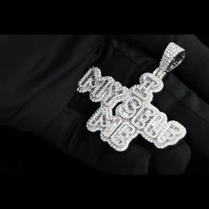 Colgante de Cruz Religiosa Personalizado con Moissanita y Baño de Rodio en Plata 925, Amuleto con Nombre, Joyería Hip Hop para Regalo de Fiesta para Hombres - Product Image 1
