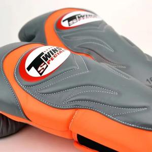 Nouveaux gants de boxe TWINS à manches longues personnalisés gris et orange, gants de boxe TWINS en cuir de qualité supérieure, gants d'entraînement professionnels TWINS, gants de sparring TWINS - Product Image 3