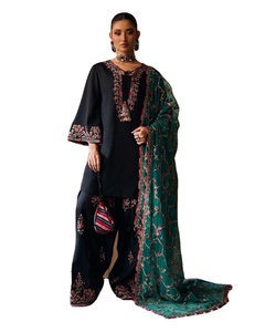 Magnifique salwar kameez pakistanais noir, coupe droite, avec un magnifique design de col et bordure, accompagné d'un ensemble de dupatta assorti, au prix de gros. - Product Image 1