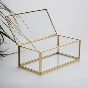 Boîte de rangement en verre de luxe moderne avec cadre en laiton doré, vitrine pour accessoires, décoration de la maison, boîte en verre - Product Image 1