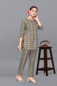 ชุดเซ็ตผ้าโพลีเรยอนพิมพ์ลายสำหรับผู้หญิง สีเขียว เป็นมิตรกับสิ่งแวดล้อม คอกลม คุณภาพสูง คอลเลคชั่นบูติก Kiran Nexus ไซส์ S ถึง 3XL - Product Image 2