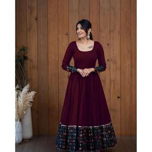 Bata de trabajo de rayón con estampado digital granate - Product Image 2