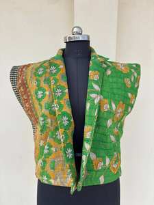 Veste courte réversible en coton Kantha bohème, imprimée, matelassée à la main, patchwork floral, sans manches, style artisanal - Product Image 5