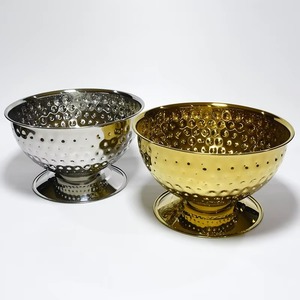 Seau à glace en acier inoxydable à motif circulaire, parfait pour refroidir efficacement le vin, le champagne, la bière et autres boissons. - Product Image 3