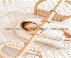 Corralito de Ratán Natural para Bebés con Colgadores, Diseño Rústico, Fácil de Plegar, Gimnasio de Juegos para Bebés y Niños Pequeños - Product Image 3
