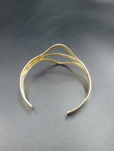 Bracelet manchette classique plaqué or géométrique Amaira Jewels, unisexe, cadeau de mariage pour femme, bijoux de luxe pour soirée - Product Image 6