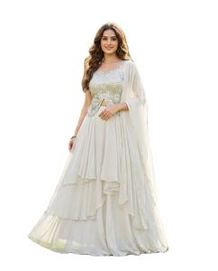 ชุดคุรตีปักลายดอกไม้สไตล์โมเดิร์นสีม่วงนูร์ อี ไวโอเล็ต พร้อมผ้าคลุมบันฮานีแบบดั้งเดิม ความยาวคลุมเท้า เอวทรงธรรมชาติ สวมใส่สบาย ระบายอากาศได้ดี - Product Image 1