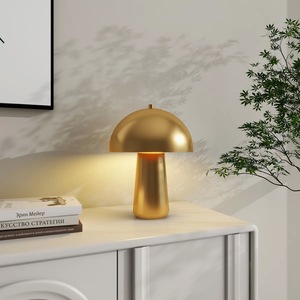 Lampe de table minimaliste en laiton doré au design fin, éclairage moderne pour bureau et chambre - Product Image 1