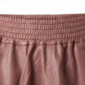 Jupe mi-longue en similicuir pour femme, taille élastique, couleur unie, style minimaliste, à porter en toutes saisons - Product Image 4