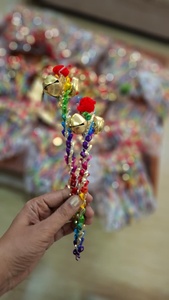 ของชำร่วยงานแต่งงานแบบแท่งเขย่าเสียงกรุ๊งกริ๊ง ทำจากผ้าออร์แกนซ่า สำหรับเทศกาลคริสต์มาส ตรุษจีน พิธีพิธีกรรม ฮัลดี เมห์นดี และงานมันดัป - Product Image 2