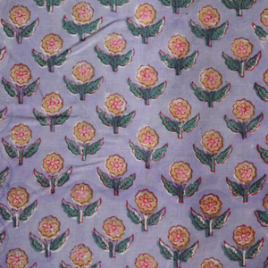Tela de Algodón Estampada a Mano con Diseño Floral en Lavanda y Amarillo |   Material para Correr Buti Pequeño - Product Image 2