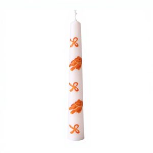 Bougie conique blanche de 10 pouces peinte à la main, motif poisson orange, en cire de soja et de paraffine, décoration d'intérieur pour anniversaires et Noël - Product Image 1